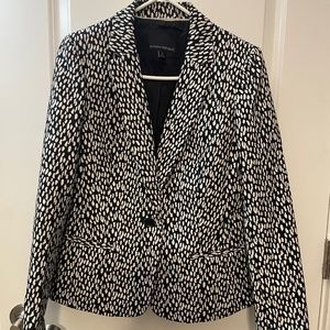 EUC Banana Republic Black and white print blazer size 8